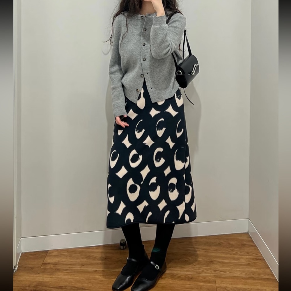 Uniqlo Black and Cream Midi Skirt with Abstract Pattern